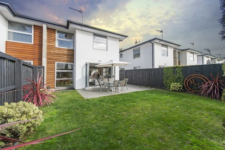 Photo of property in 4/20 Old Red Barn Road, Halswell, Christchurch, 8025