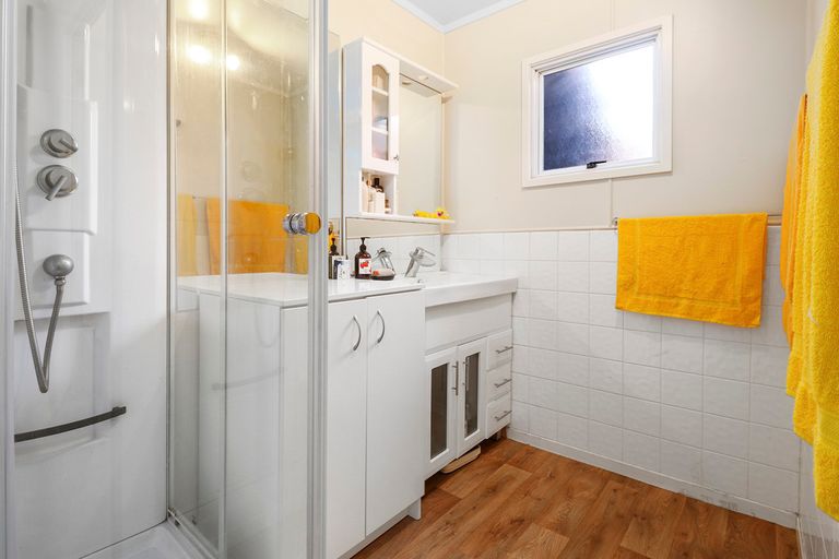 Photo of property in 2 Bellringer Road, Massey, Auckland, 0614