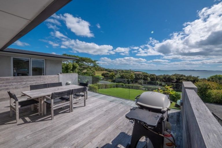 Photo of property in 16 Bay View Road, Moncks Bay, Christchurch, 8081