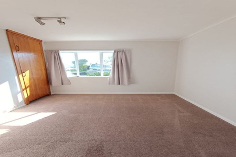 Photo of property in 1/57 Deep Creek Road, Waiake, Auckland, 0630