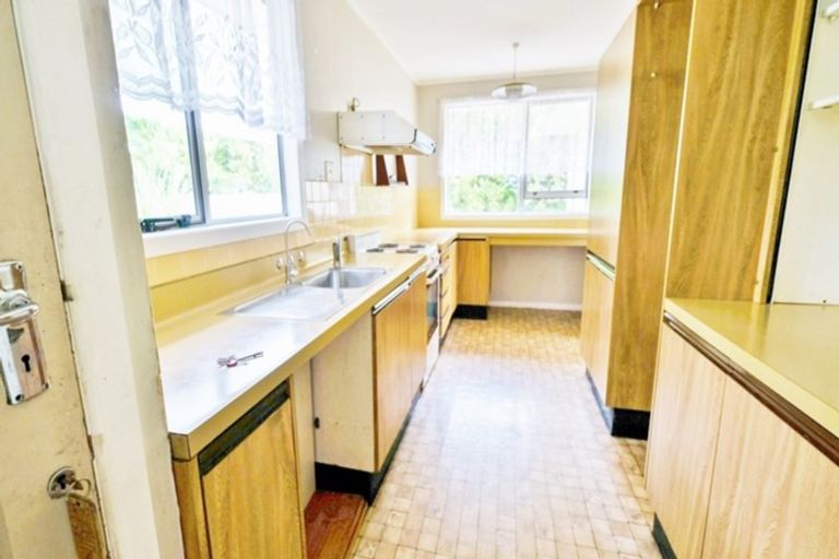 Photo of property in 26 Kirrie Avenue, Te Atatu South, Auckland, 0610