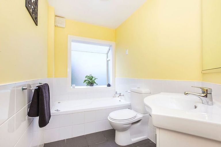 Photo of property in 131 Akaroa Drive, Maupuia, Wellington, 6022