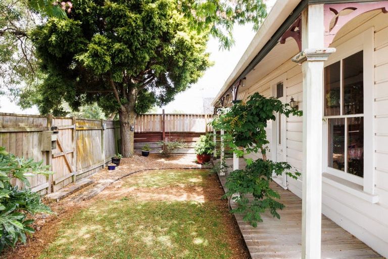 Photo of property in 174 Ruahine Street, Roslyn, Palmerston North, 4414