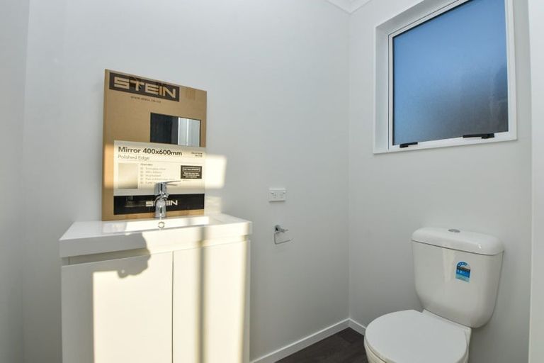 Photo of property in 2f Garner Place, Glenfield, Auckland, 0629