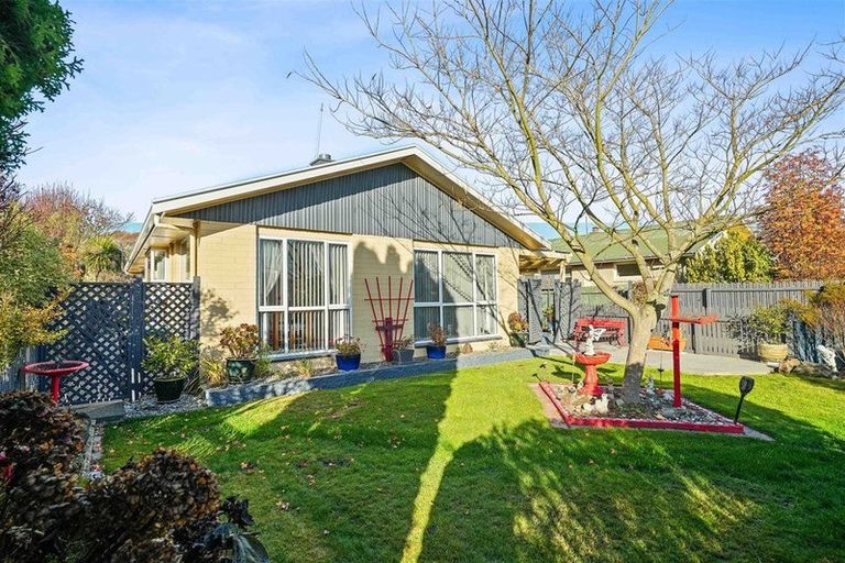 Photo of property in 22 Kathleen Crescent, Hornby, Christchurch, 8042