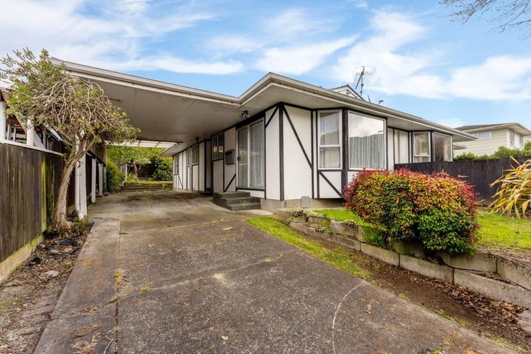 Photo of property in 2/52 Gemstone Drive, Birchville, Upper Hutt, 5018
