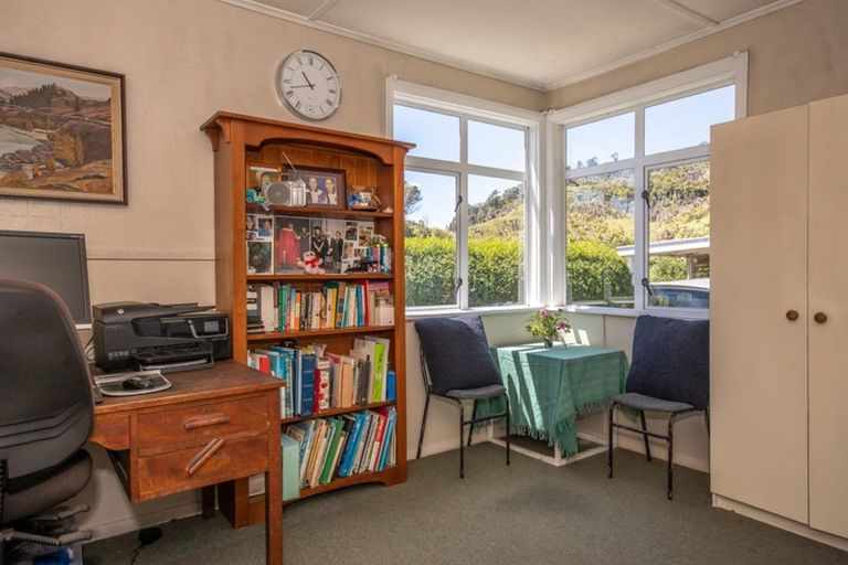 Photo of property in 6 Main Rd Ngakawau, Ngakawau, 7824