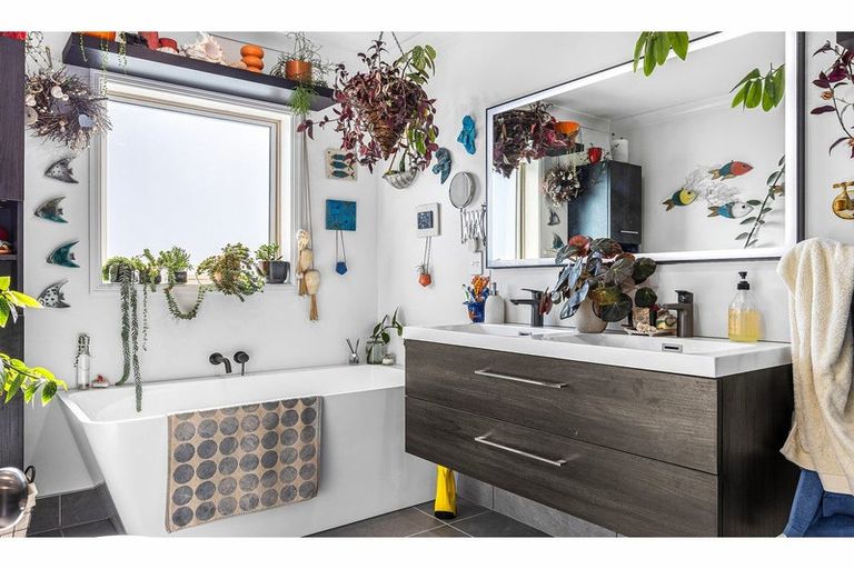 Photo of property in 20 Linkwater Way, Parklands, Christchurch, 8083