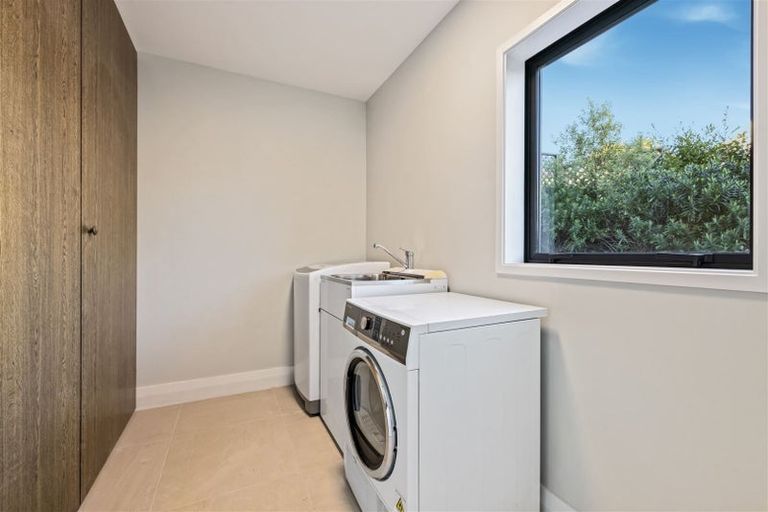 Photo of property in 92 Cannon Hill Crescent, Mount Pleasant, Christchurch, 8081