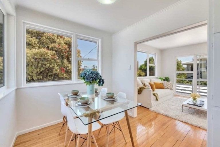 Photo of property in 66 Bond Crescent, Forrest Hill, Auckland, 0620