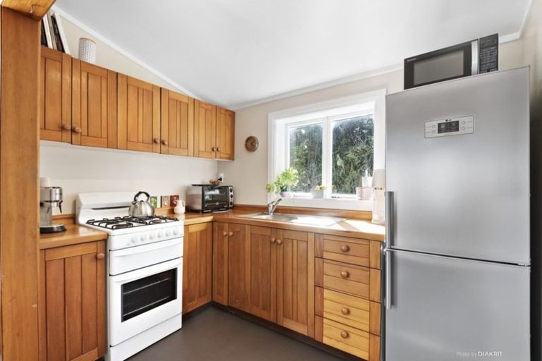 Photo of property in 2 Linwood Way, Island Bay, Wellington, 6023
