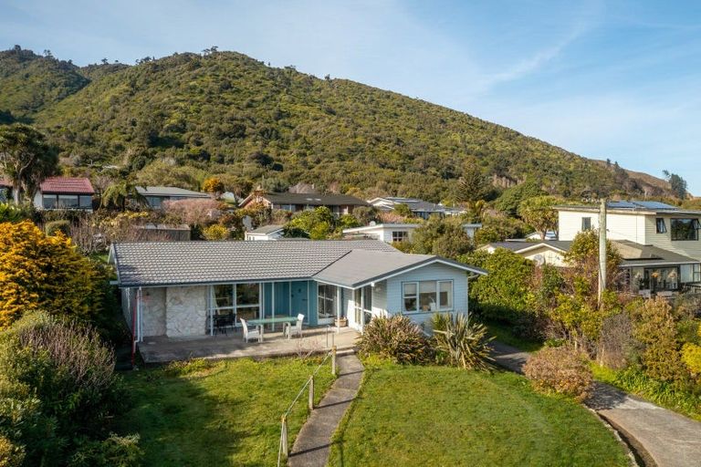 Photo of property in 9 Kotare Street, Waikanae, 5036