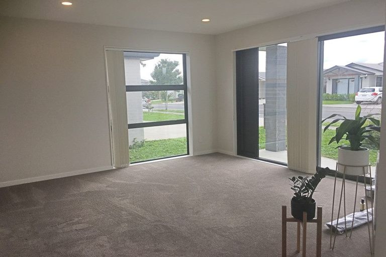 Photo of property in 18 Treestump Road, Takanini, 2112