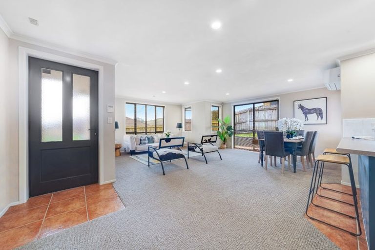 Photo of property in 24 Mt Lebanon Crescent, The Gardens, Auckland, 2105