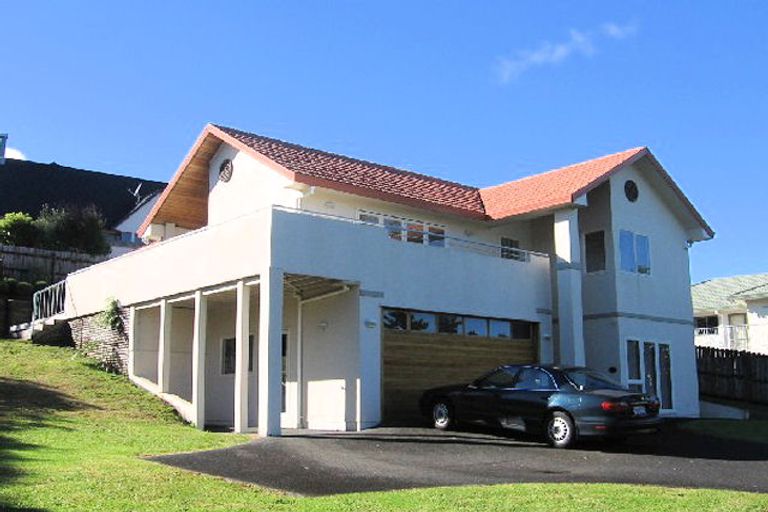 Photo of property in 11 Emerald Way, Rosedale, Auckland, 0632