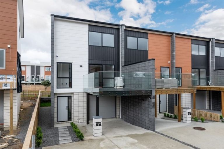 Photo of property in 6 Meritage Lane, Te Atatu South, Auckland, 0610