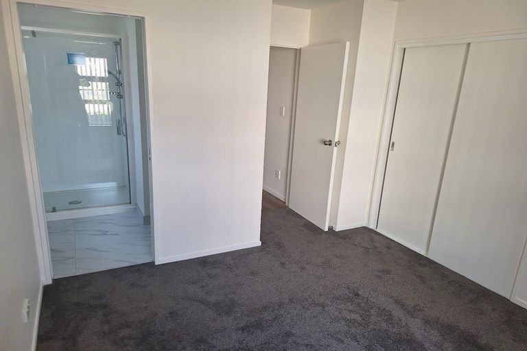 Photo of property in 78b Lincoln Park Avenue, Massey, Auckland, 0614