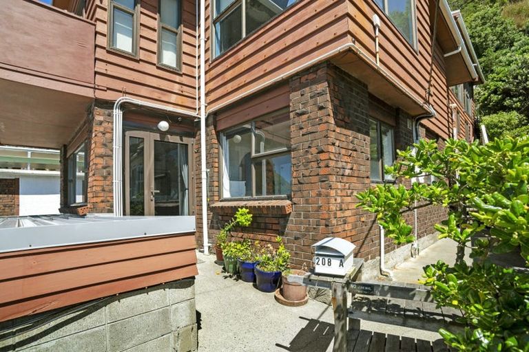 Photo of property in 208 Evans Bay Parade, Hataitai, Wellington, 6021