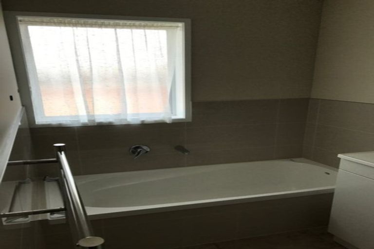 Photo of property in 126 Bleakhouse Road, Mellons Bay, Auckland, 2014