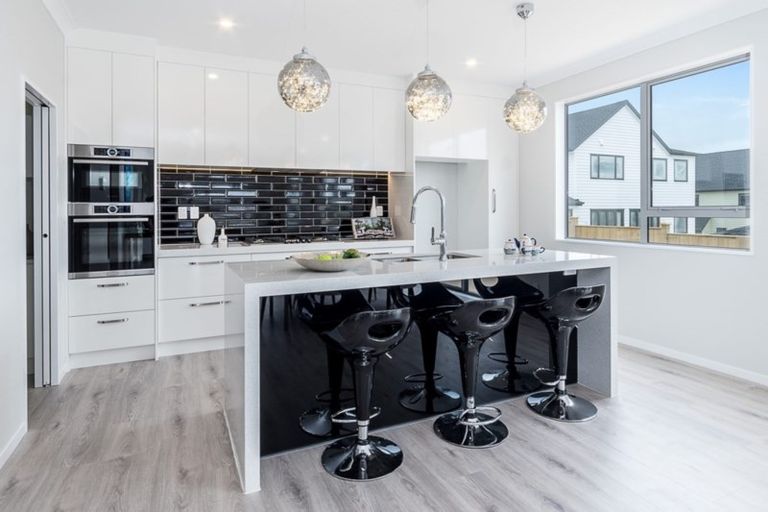 Photo of property in 9 Takurua Terrace, Orewa, 0931