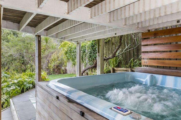 Photo of property in 681 East Coast Road, Browns Bay, Auckland, 0630