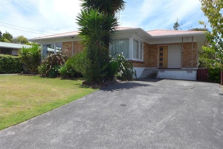 Photo of property in 20 Hillcrest Grove, Hillpark, Auckland, 2102
