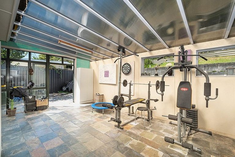 Photo of property in 6 Staincross Street, Green Bay, Auckland, 0604