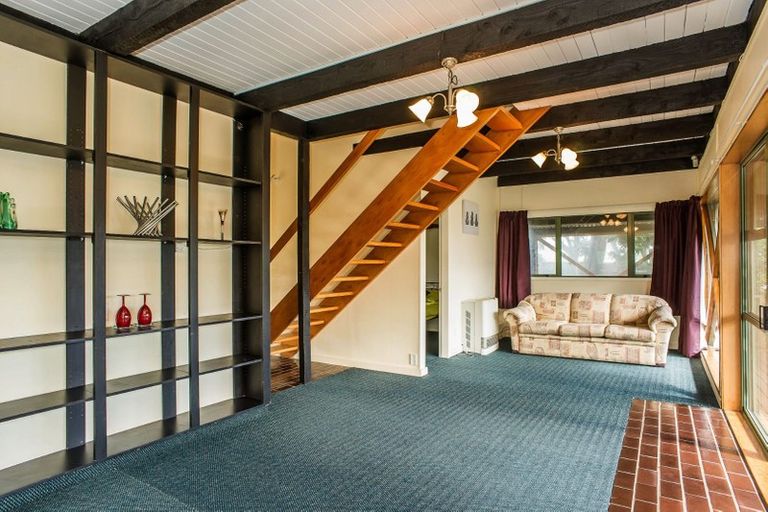 Photo of property in 117 Gloaming Hill, Titahi Bay, Porirua, 5022
