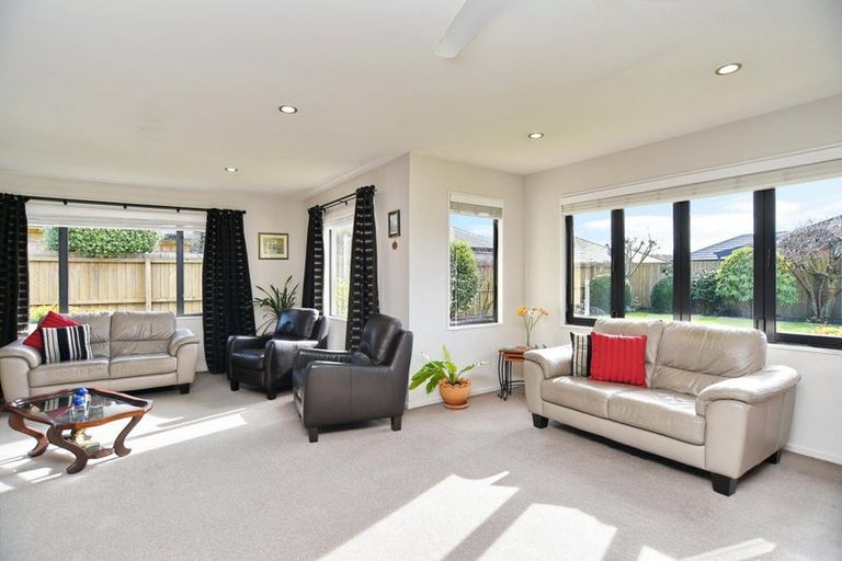 Photo of property in 8 Sheraton Place, Redwood, Christchurch, 8051