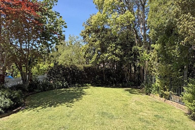 Photo of property in 35 Ravenstone Place, Chatswood, Auckland, 0626