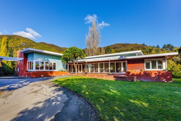 Photo of property in 36 Norton Park Avenue, Fairfield, Lower Hutt, 5011