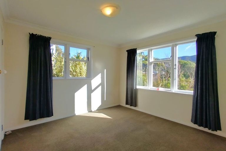 Photo of property in 55 Handyside Street, Tawa, Wellington, 5028