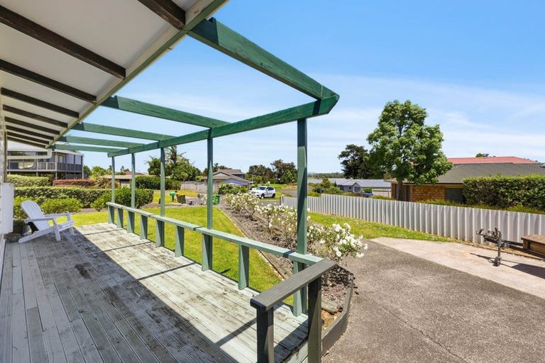 Photo of property in 6 Vela Place, Clarks Beach, 2122