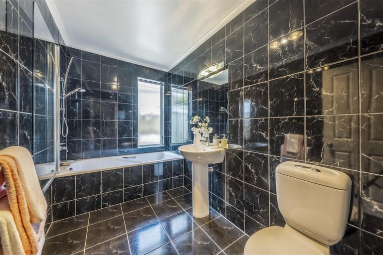 Photo of property in 16 Karson Place, Flat Bush, Auckland, 2016