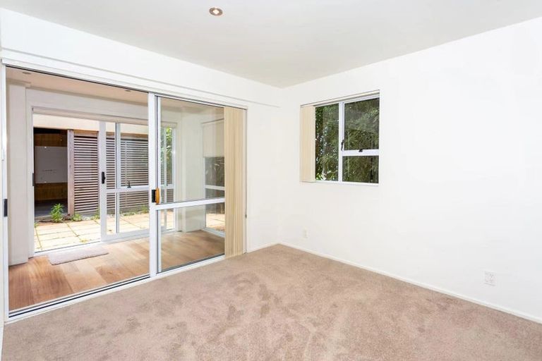 Photo of property in 48 Lyons Avenue, Murrays Bay, Auckland, 0630