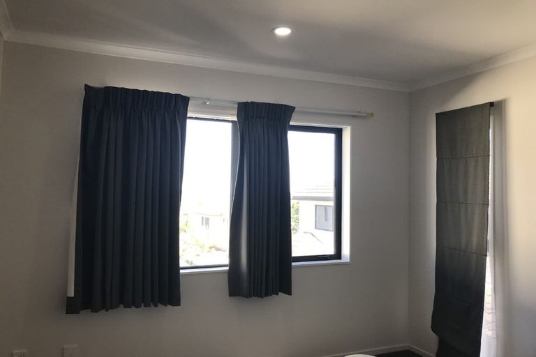 Photo of property in 16 Andover Way, Goodwood Heights, Auckland, 2105