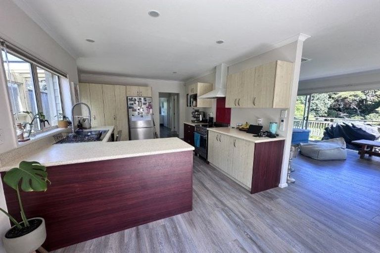 Photo of property in 2 Corlett Road, Plimmerton, Porirua, 5026