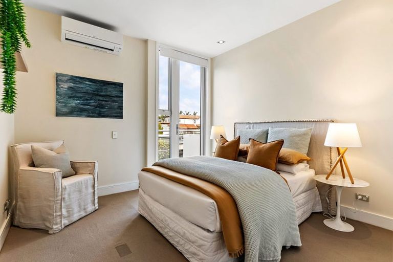 Photo of property in 5/258 Hurstmere Road, Takapuna, Auckland, 0622