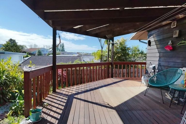 Photo of property in 77 Beechdale Crescent, Pakuranga Heights, Auckland, 2010