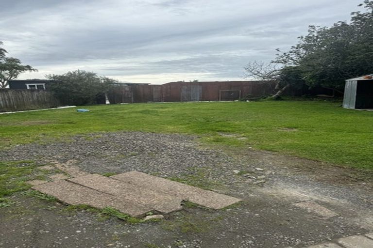 Photo of property in 2/25 Gill Avenue, Te Atatu Peninsula, Auckland, 0610