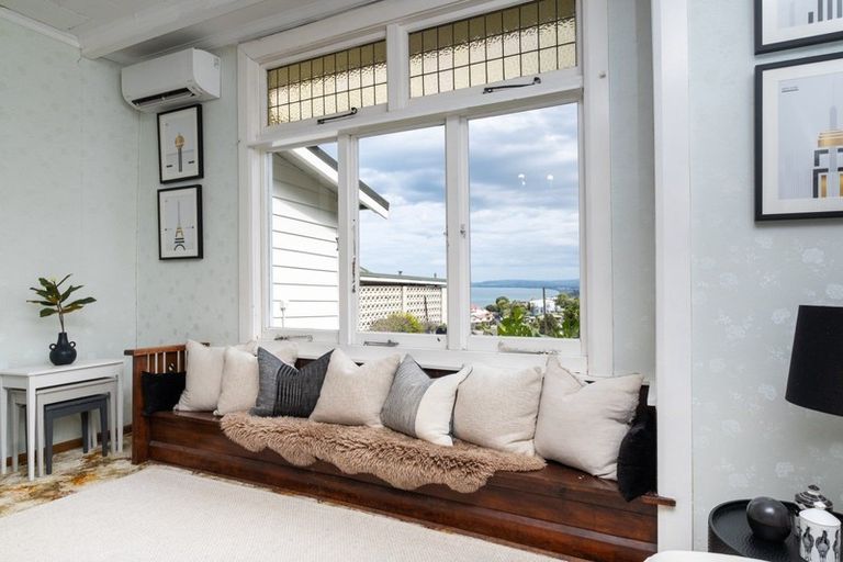 Photo of property in 12 Lighthouse Road, Bluff Hill, Napier, 4110