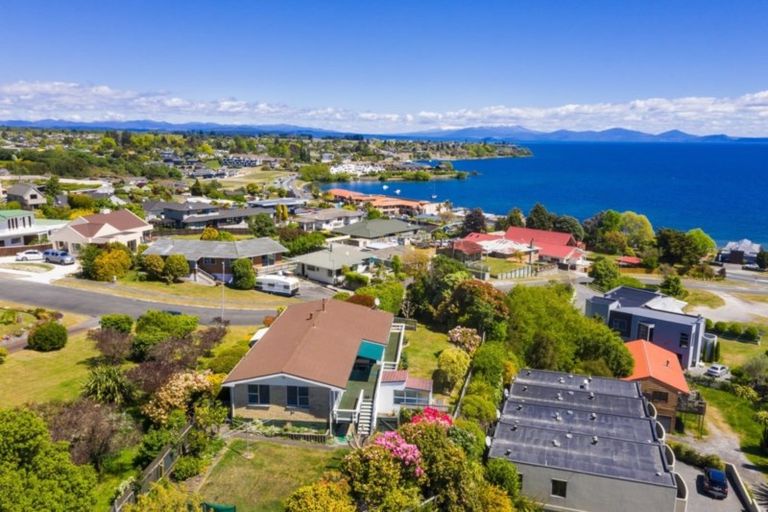 Photo of property in 14 Hinerau Grove, Waipahihi, Taupo, 3330
