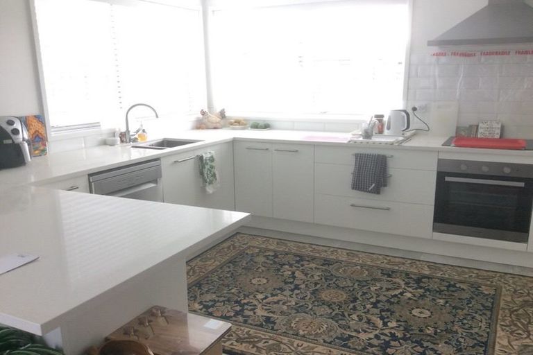 Photo of property in 18 Raynor Crescent, Pyes Pa, Tauranga, 3112