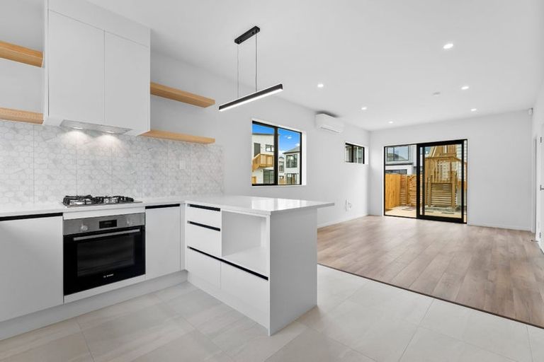 Photo of property in 28 Whare Kauri Road, Papakura, 2110