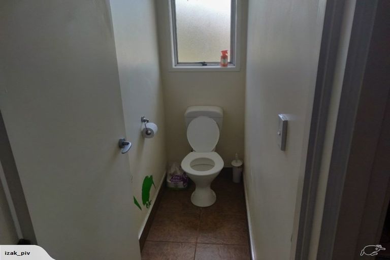 Photo of property in 1 Kayle Glen, West Harbour, Auckland, 0618