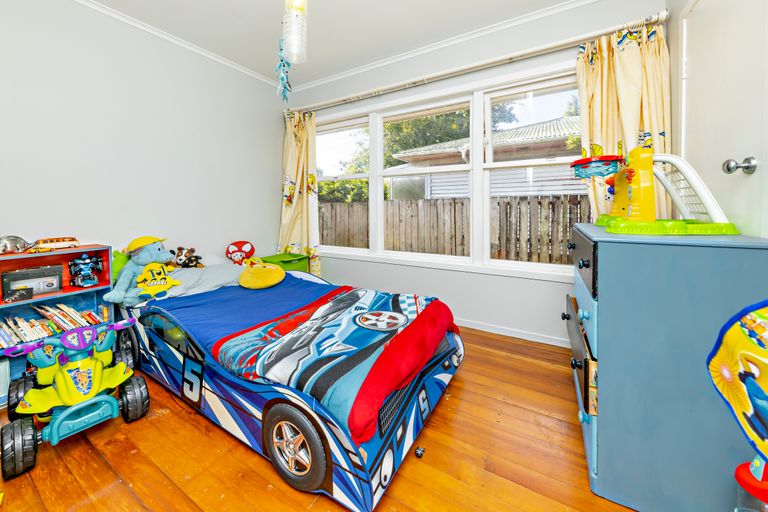 Photo of property in 26 Tiraumea Drive, Pakuranga, Auckland, 2010