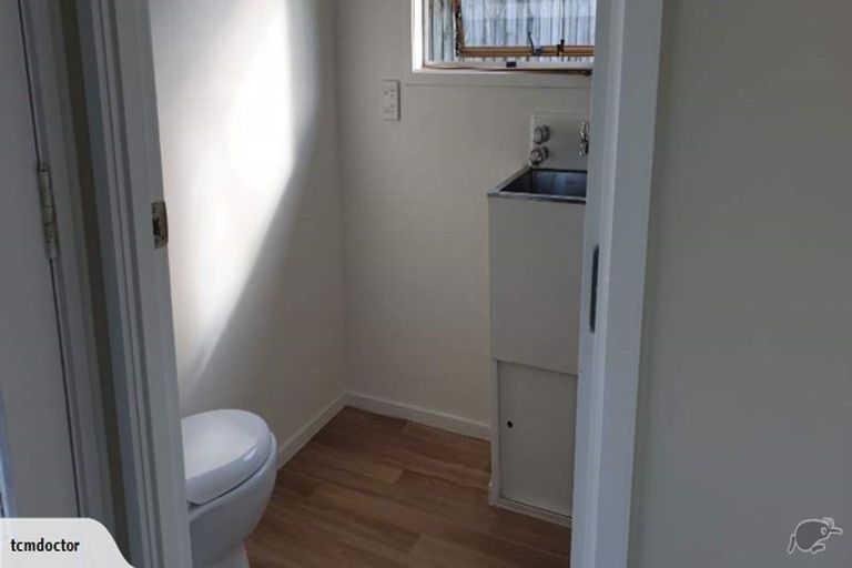 Photo of property in 68 Awaroa Road, Sunnyvale, Auckland, 0612