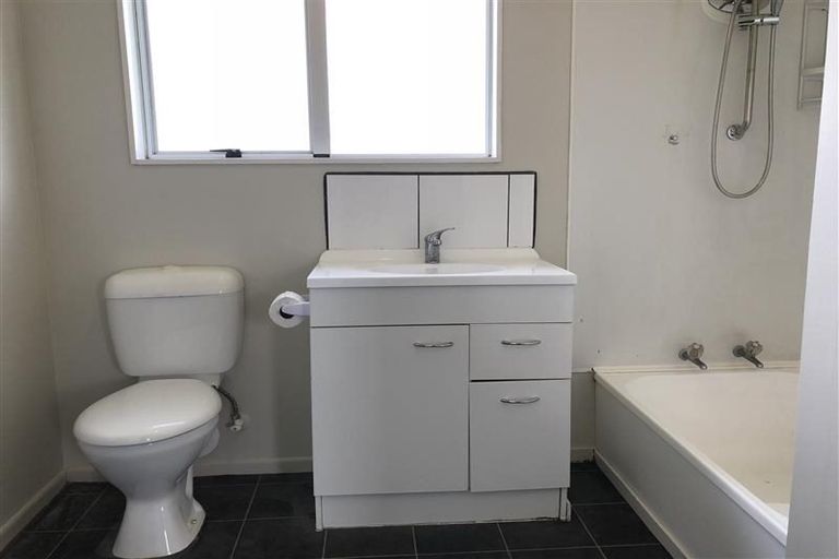 Photo of property in 2/22 Tamworth Close, Manurewa, Auckland, 2102