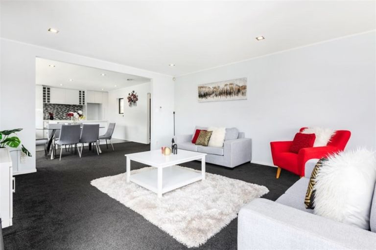 Photo of property in 13 Chrome Place, Henderson, Auckland, 0612