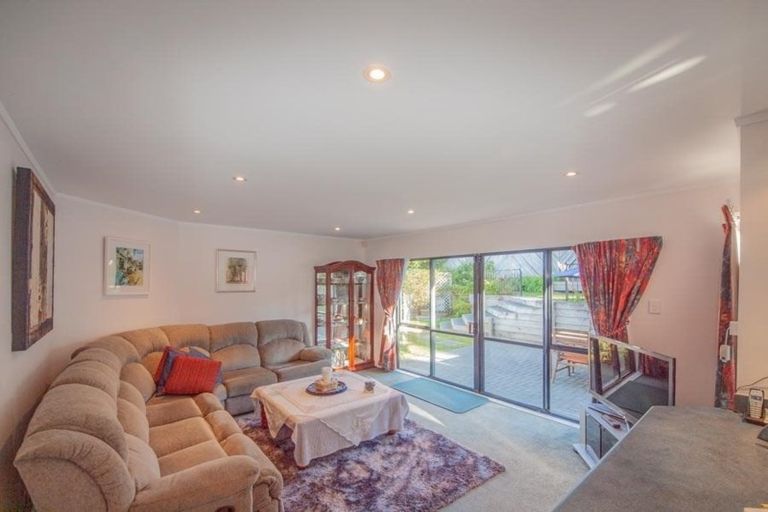 Photo of property in 7 Amesbury Drive, Churton Park, Wellington, 6037